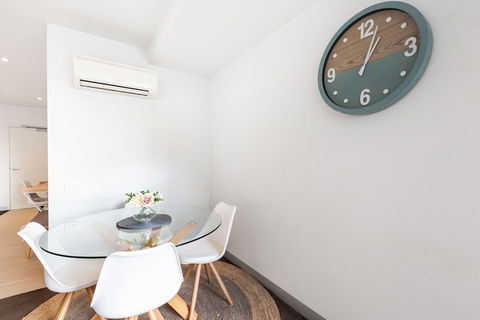 Ella, 1BDR Melbourne Apartment - Tourism Hervey Bay 4