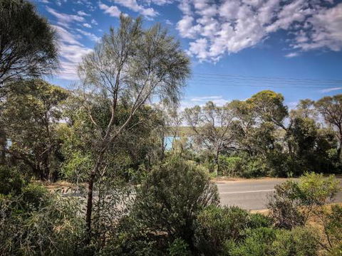 Samphire Beach House - Hervey Bay Accommodation 2