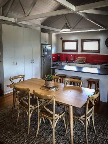 Samphire Beach House - Hervey Bay Accommodation 5