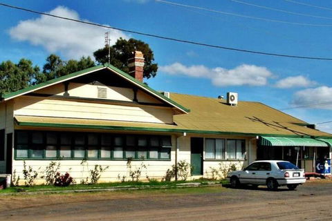 Gowrie Hotel Motor Inn - Hervey Bay Accommodation 2