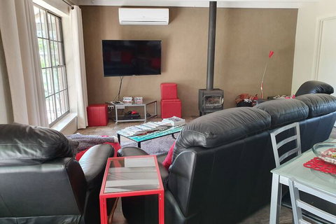 Under The Vines - Hervey Bay Accommodation 5