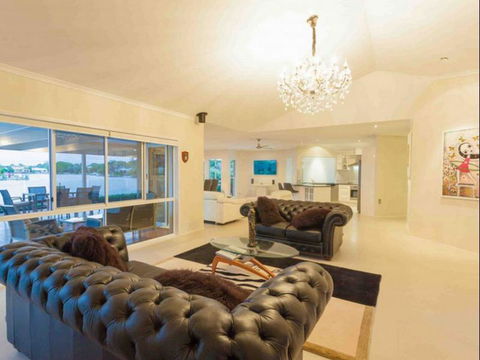 15 Shorehaven Drive Apartments - Hervey Bay Accommodation 4