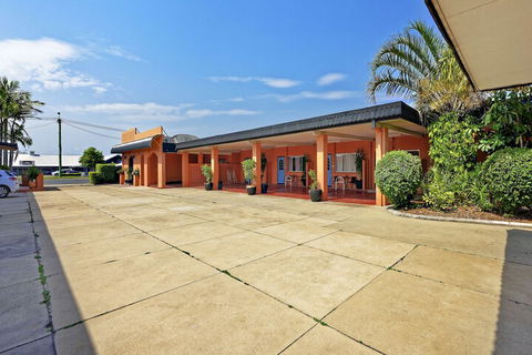 Riviera Motel Bundaberg - Tourism Hervey Bay 1