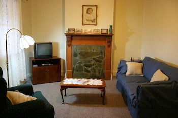 A Settler's Cottage - Hervey Bay Accommodation 2