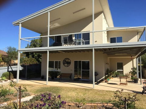 Lyreen's Apartment B&B - Tourism Hervey Bay 3