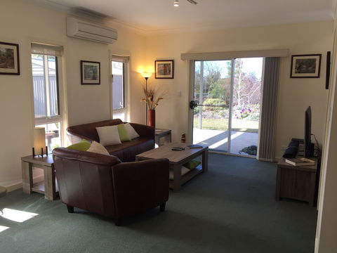 Lyreen's Apartment B&B - Tourism Hervey Bay 0