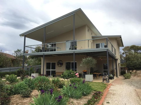 Lyreen's Apartment B&B - Tourism Hervey Bay 1