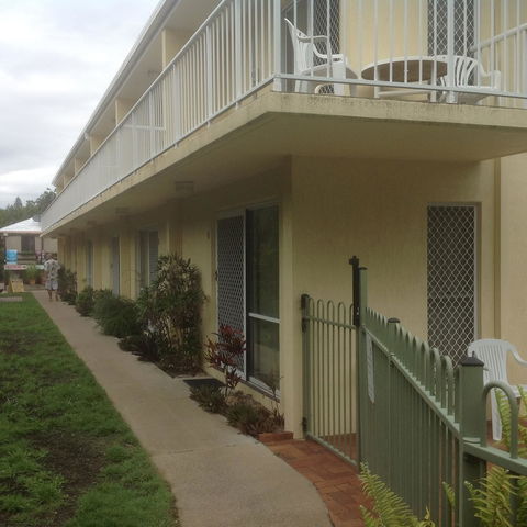 Bayshores Holiday Apartments - Hervey Bay Accommodation 0