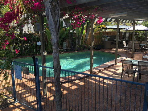 Coconut Palms On The Bay - Hervey Bay Accommodation 1