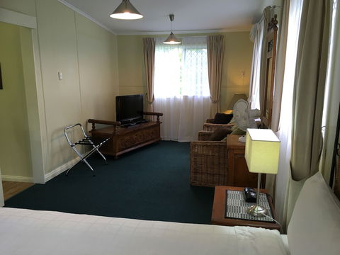 Coconut Palms On The Bay - Hervey Bay Accommodation 3