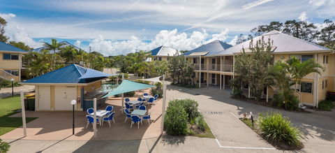 Hastings Cove Waterfront Holiday Apartments - Tourism Hervey Bay 3