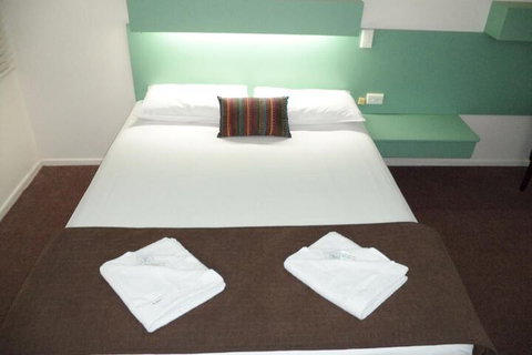 Longreach Motel - Hervey Bay Accommodation 5