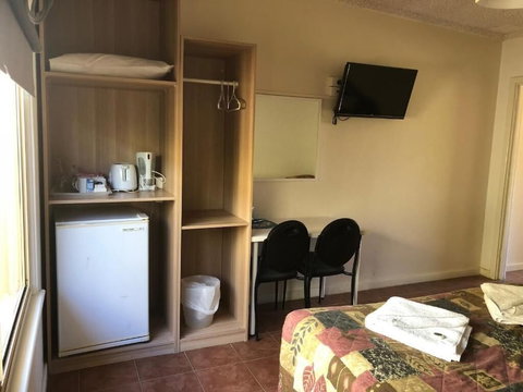 Jurien Bay Hotel - Hervey Bay Accommodation 2