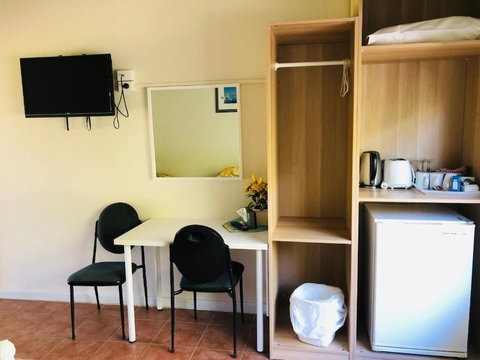 Jurien Bay Hotel - Hervey Bay Accommodation 4