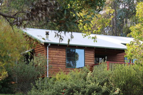 Misty Valley Country Cottages - Hervey Bay Accommodation 1