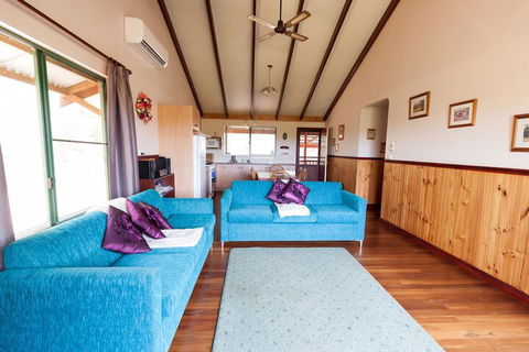 Misty Valley Country Cottages - Hervey Bay Accommodation 3