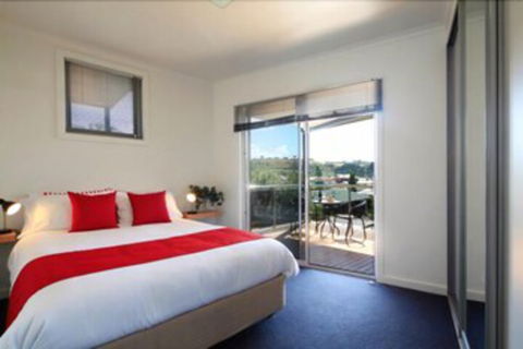 Penguin Waterfront Escape - Hervey Bay Accommodation 6