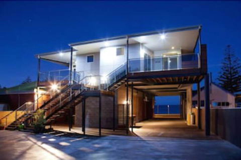Penguin Waterfront Escape - Hervey Bay Accommodation 1