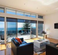 Penguin Waterfront Escape - Hervey Bay Accommodation