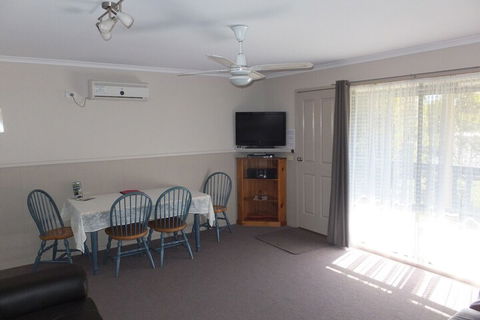 Lakes Entrance Country Cottages - Tourism Hervey Bay 7