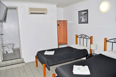 Airlie Waterfront Accommodation - Tourism Hervey Bay 6