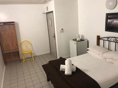 Airlie Waterfront Accommodation - Tourism Hervey Bay 2