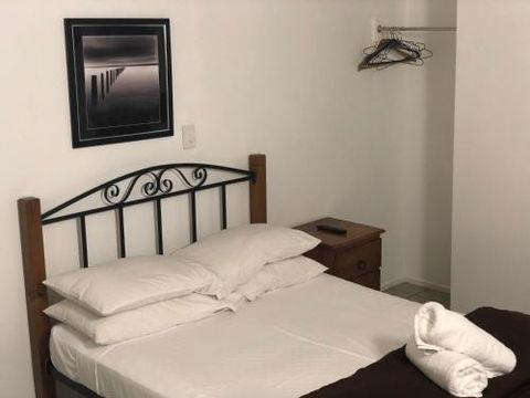 Airlie Waterfront Accommodation - Tourism Hervey Bay 3