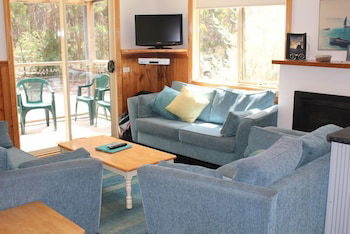 Lorne Bush House Cottages & Eco Retreats - Hervey Bay Accommodation 5