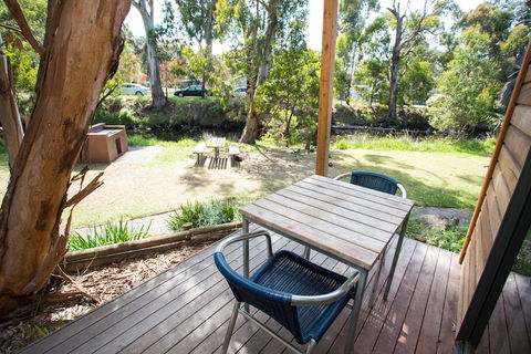 Lorne Foreshore Caravan Park - Hervey Bay Accommodation 2