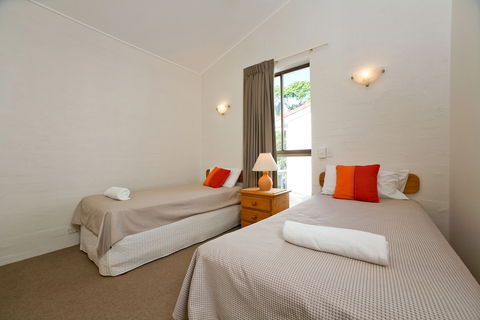 Caralina Court - Hervey Bay Accommodation 2