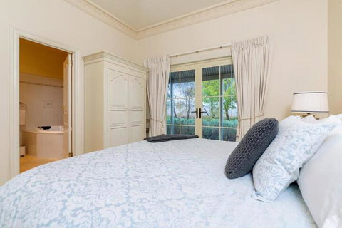 Barossa Vineyard Cottages - Hervey Bay Accommodation 7