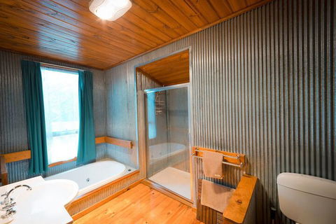 Sanctuary Park Cottages - Hervey Bay Accommodation 5