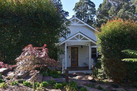 Gatehouse Cottage At Merrow Cottages - Mt Dandenong - Hervey Bay Accommodation 1