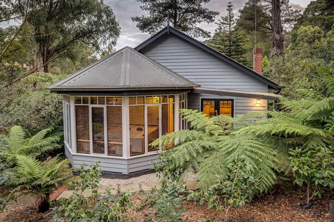 Gatehouse Cottage At Merrow Cottages - Mt Dandenong - Hervey Bay Accommodation 2