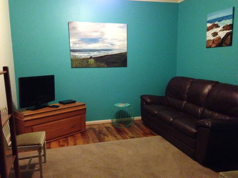 The Spotted Salmon Cottage - Hervey Bay Accommodation 4
