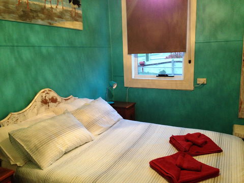 The Spotted Salmon Cottage - Hervey Bay Accommodation 2