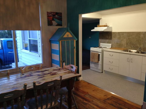 The Spotted Salmon Cottage - Hervey Bay Accommodation 3