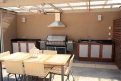 Amelia S Bed & Breakfast - Tourism Hervey Bay 7