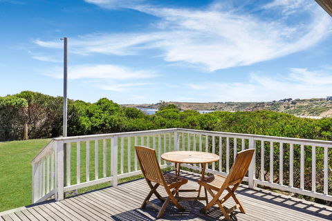 Clifftop Boutique Accommodation - Hervey Bay Accommodation 0
