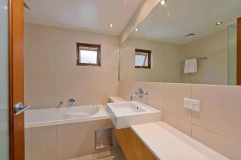 Snow Stream Apartments - Hervey Bay Accommodation 1