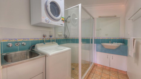 Dolphin Waters Tin Can Bay - Hervey Bay Accommodation 4