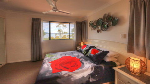 Dolphin Waters Tin Can Bay - Hervey Bay Accommodation 5