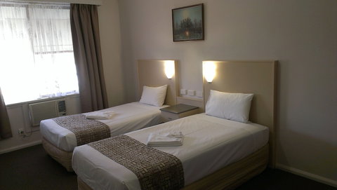 Lindy Lodge Motel - Hervey Bay Accommodation 1