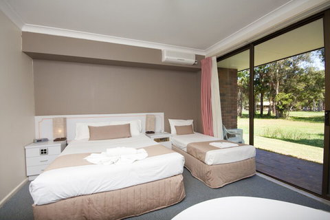 Island Palms Motor Inn - Hervey Bay Accommodation 5