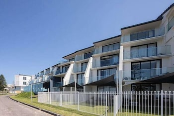 Ocean Front At The Entrance - Hervey Bay Accommodation 2