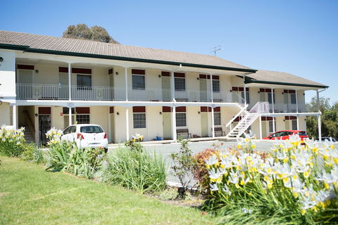 Colonial Lodge Motor Inn Yass - Hervey Bay Accommodation 1