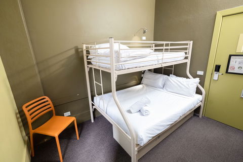 Melbourne Central YHA Hostel - Tourism Hervey Bay 2