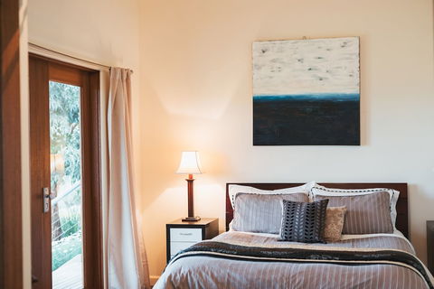 Outlook Hill Vineyard Cottages - Hervey Bay Accommodation 6