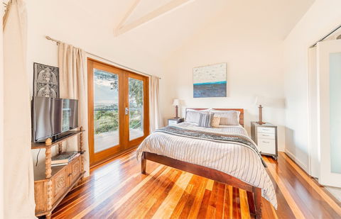 Outlook Hill Vineyard Cottages - Hervey Bay Accommodation 2