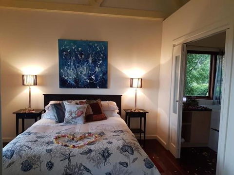 Outlook Hill Vineyard Cottages - Hervey Bay Accommodation 5